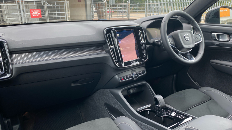 Volvo XC40 2.0 B4P Plus Dark 5dr Auto Petrol Estate